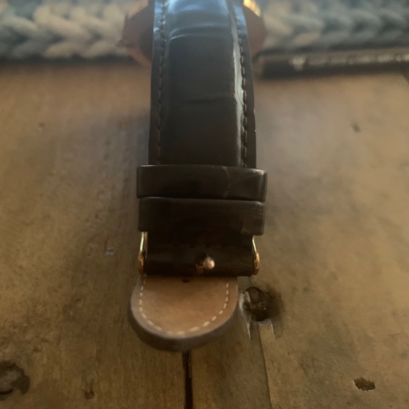 Daniel Wellington Rose Gold Watch - Picture 3 of 3